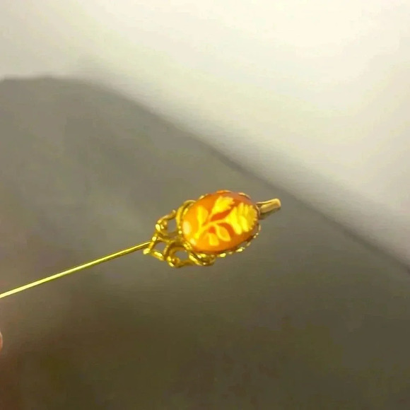 Vintage flower cameo stick pin - Picture 1 of 3